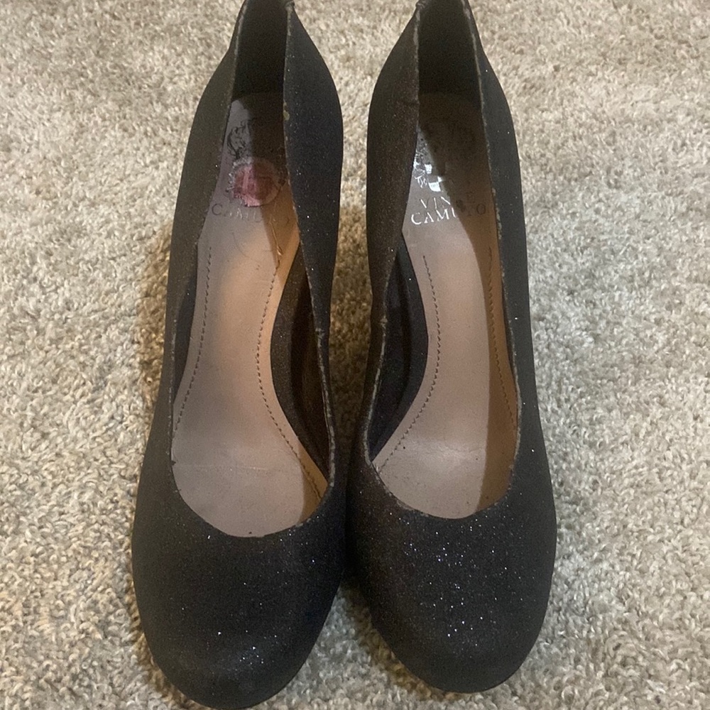 Vince Camuto black sparkles round toe heel